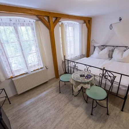 U Zámku Gasthof 3*